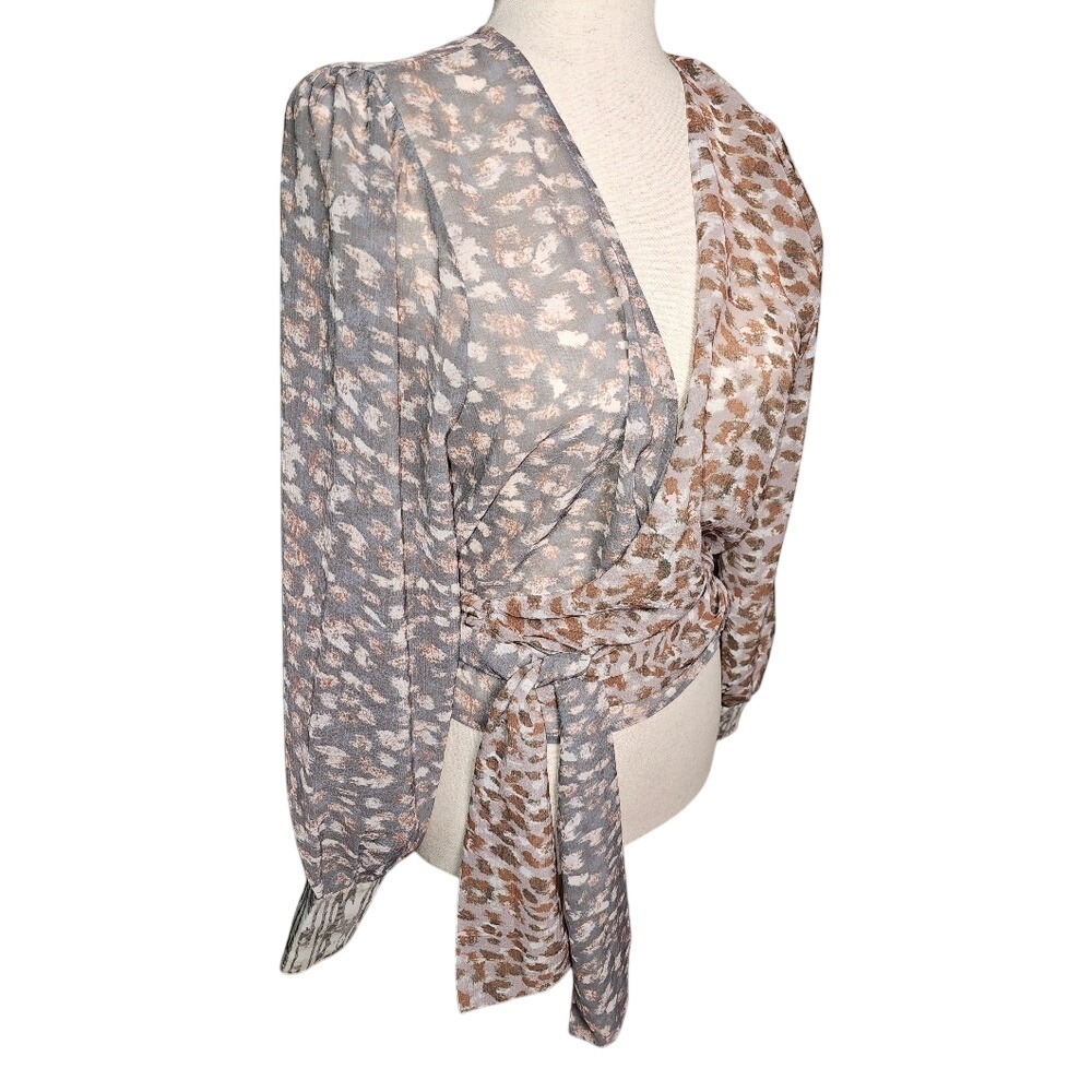 NWT Mystery wrap blouse. Med